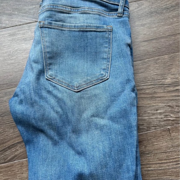 Women’s old navy jeans - Picture 3 of 3